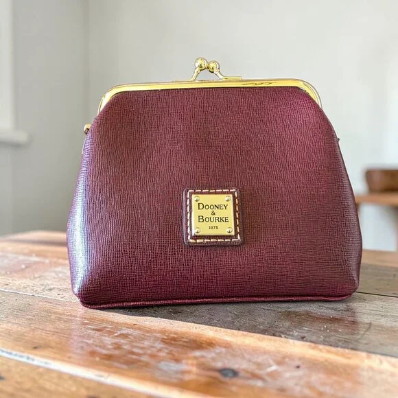 Dooney & Bourke Leather Large Framed Coin Purse Kisslock NWT Cranberry - Picture 3 of 16